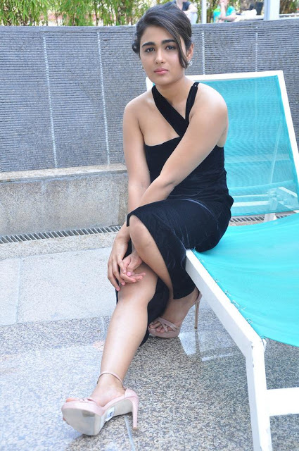 Beautiful Actress Shalini Pandey Latest Hot Photoshoot Pics 24